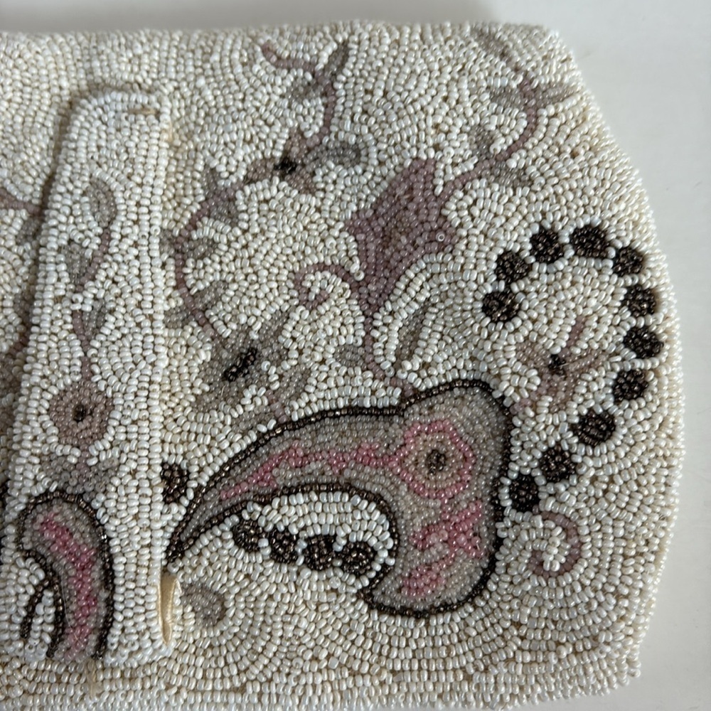 Antique 1920s Made in France cream beaded clutch silk interior. Cream brown pink - Picture 12 of 16